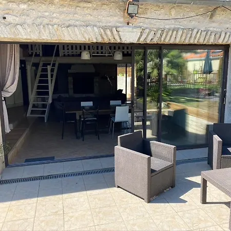 Le Pressoir - Et Meubles De Tourisme - 2 Etoiles Holiday home